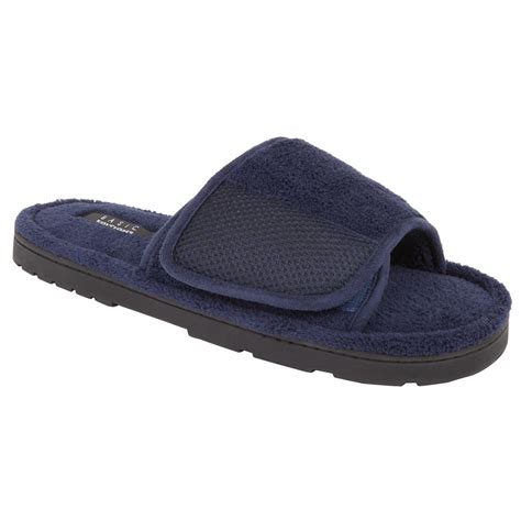 The best slippers for men not only keep toes warm, but they're versatile enough to shuffle from room to room, or even to the corner shop when required. Basic Editions Men's Slipper Heffner 3 - Navy