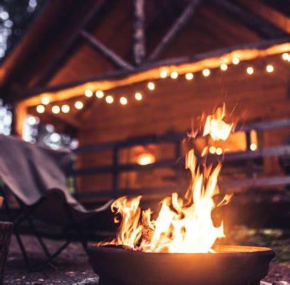 There are tons of benefits to using a log cabin fire lay to build your campfire. Late Evening Campfire In Front Of A Wood Log Cabin Stock ...