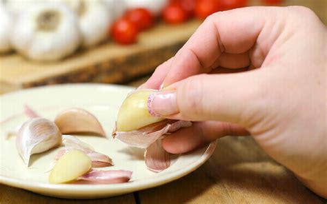 Tips To Remove Garlic Smell From Hands Therecipespk
