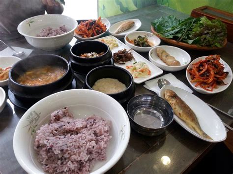 Common Korean Style Dinner Table 우렁쌈밥 Wooleong Ssambap Koreanfood