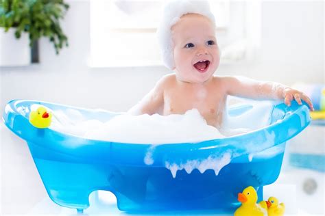 How To Give Your Baby A Bath - Baby Bath Moments