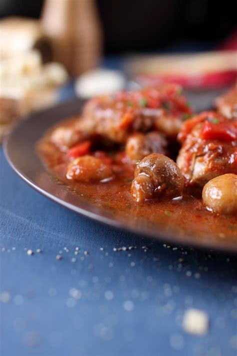 Sauté de dinde à la tomate et aux champignons