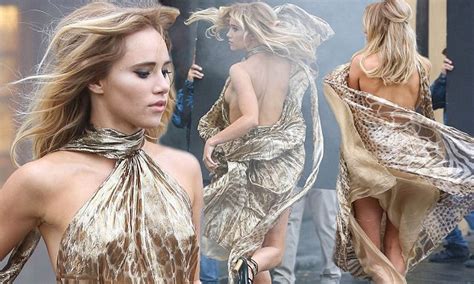 suki waterhouse smoulders in photoshoot in florence daily mail online