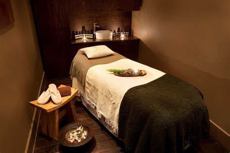 Facial Room Ideas Massage Room Decor Massage Therapy Rooms Spa Room