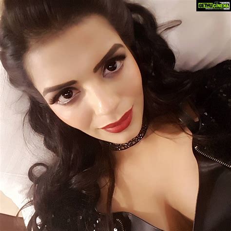 Sonali Raut Instagram Selfie Hotel Vision Mahal Gethu Cinema