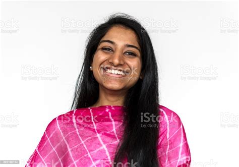 Glückliche Indische Frau Trägt Einen Sari Stockfoto Und Mehr Bilder Von