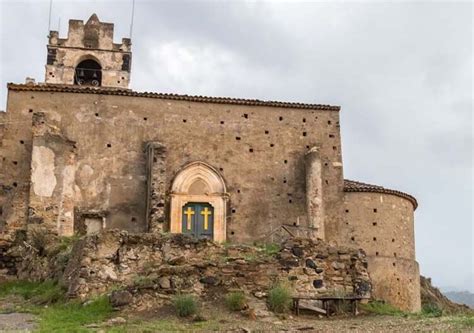 Castello Degli Schiavi A Fiumefreddo Di Sicilia Sicily Enjoy