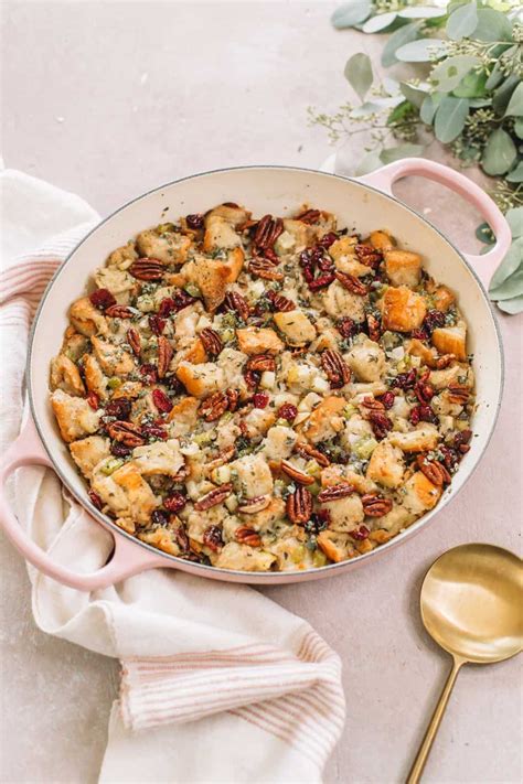 That's why honeycrisp apples are perfect for this thanksgiving recipe! Herb Apple Stuffing with Pecans | The College Housewife