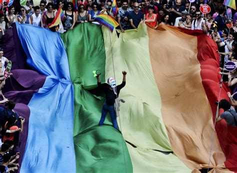 La Gay Pride Istanbul En Turquie S V Rement R Prim E Par La Police