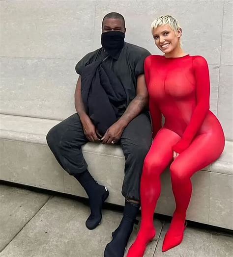 Bianca Censori Esposa De Kanye West Nueva Modelo De La Firma De Moda