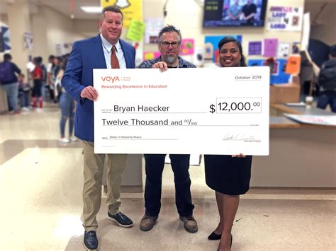 Voya Honors San Antonio Teacher with Second-Place Unsung Heroes Program