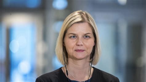 Det skal vi også legge til rette for, sier melby til tv 2. Munnleg eksamen i vidaregåande skule blir avlyst
