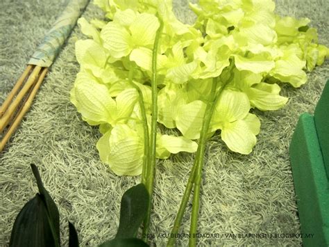 Jenis plastik pvc (polyvinyl chloride). aku bukan bidadari: #BuatSendiri :: Gubah bunga Orkid ...