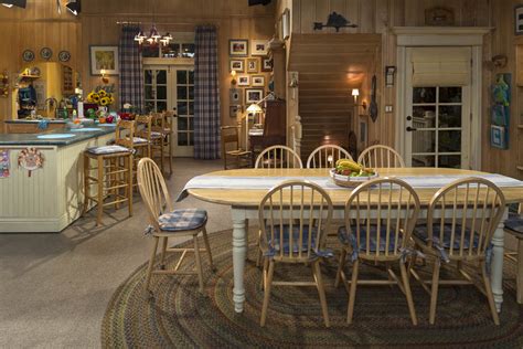 How Fuller House Set Came To Life Thanks To Production Designer Jerry
