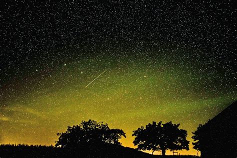 Warum heißen die perseiden perseiden? Sternwarte Feuerstein: Meteorschauer statt heißersehntem ...