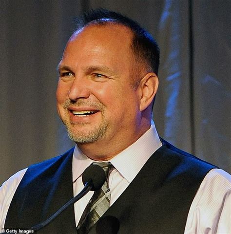 Did Country Singer Garth Brooks Get Hair Plugs For The Inauguration