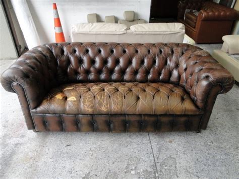 There are 25 worn leather sofa for sale on etsy, and they cost $267.55 on average. Old worn out deep buttoned leather Chesterfield couch ...