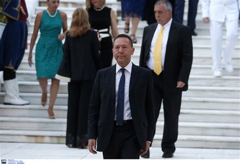 .καθιερωμένη δεξίωση του προεδρικού ζεύγους προς τιμή των εθελοντών για τη διεθνή ημέρα εθελοντών στο προεδρικό μέγαρο στα πλαίσια της εβδομάδας εθελοντισμού 2015. Πως ντύθηκαν βουλευτίνες & υπουργοί στη δεξίωση στο ...