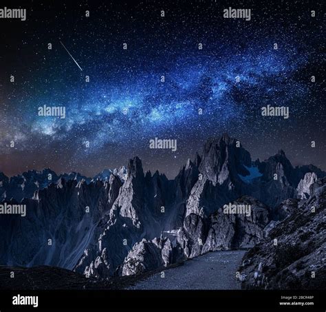 Milky Way Over Mountains Trail To Tre Cime Dolomites Stock Photo Alamy