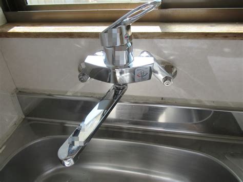 世界の 台所用シングルレバー混合栓 シングル混合栓 壁付 キッチン用 三栄水栓