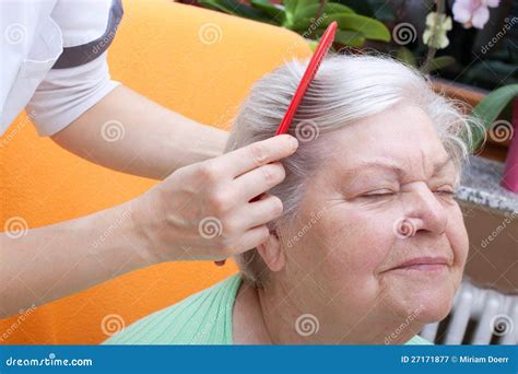 Nurse Combing Senior Through Her Hair Royalty Free Stock Photography