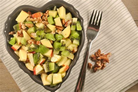 Gezonde Salade Met Kiwi Appel En Walnoot Lekker En Simpel