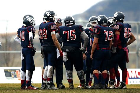 A Deaf Team Invented The Football Huddle Brobible