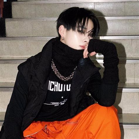 Hair Icon Orange Pants Korean Men Pants Outfit Fiance Black Hair