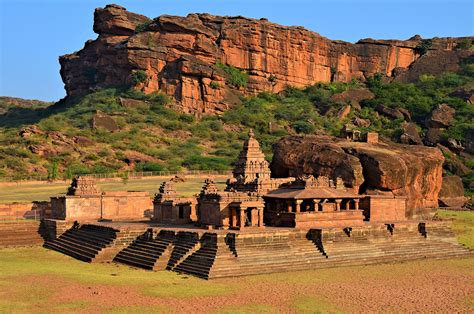 Travel in Karnataka Badami to see chalukya capital and karnataka temples