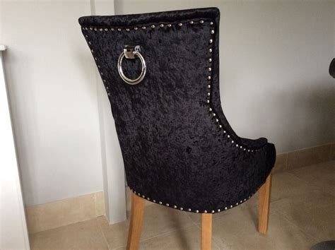 The lion head grey velvet dining chair is a stunning decorative dining chair, upholstered in a durable and attractive brushed velvet material that will make a statement in any living area. Black crush velvet dining chair with studs and knocker ...