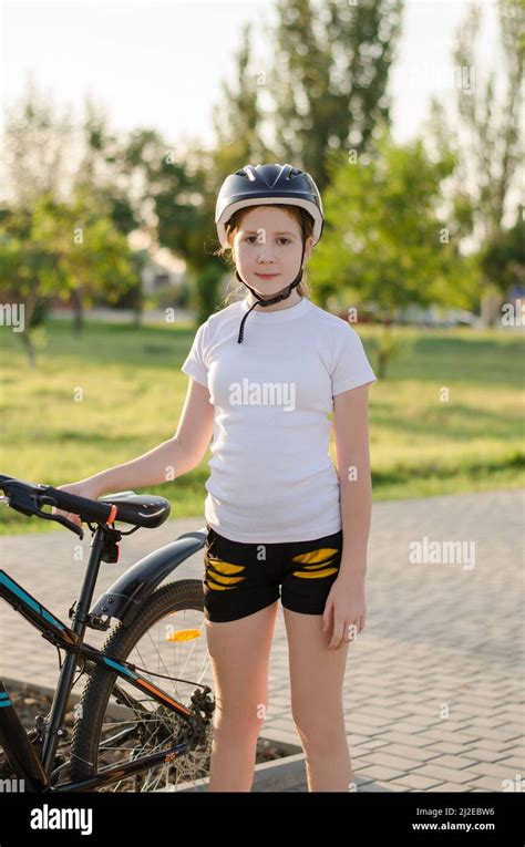 11 Year Old Girl Hi Res Stock Photography And Images Alamy