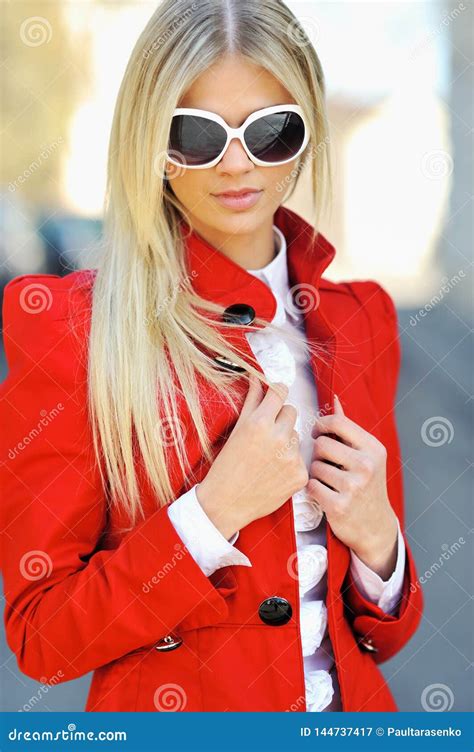 Fashion Blonde Woman In Sunglasses Close Up Stock Image Image Of