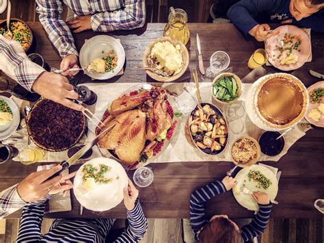 5 tips for dealing with social anxiety at thanksgiving