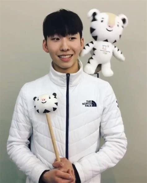 하지만 지레 겁 먹고 포기할 필요는 없겠죠? 임효준 선수가 첫눈에 보고 반했다는 아이돌 | 디스패치 | 뉴스는 ...
