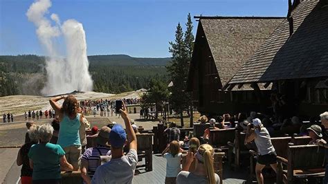 5 Tips For Traveling To Yellowstone National Park Journey Rent A Car