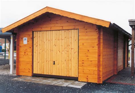 Unsere kombinationen aus garage und carport werden passend zu ihrem haus individuell gefertigt. Carport und Garage aus Blockbohlen Eibe 2 kaufen