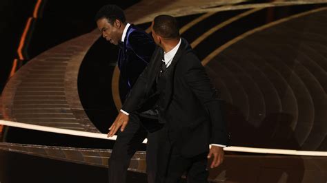 No Chris Rock Wasn T Wearing A Pad On His Cheek When Will Smith