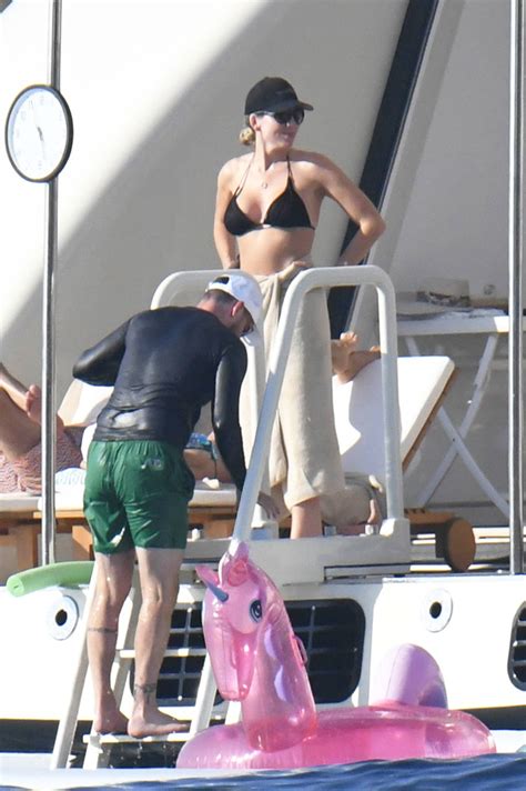 Jessica Biel Rocks Sexy Black Bikini On Yacht Vacation With Justin Timberlake Photos