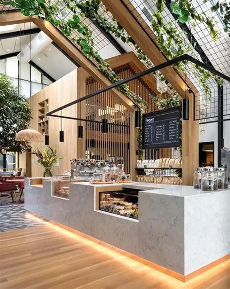 Una Cafetería Moderna Diseñada Con Madera Vegetación Y Vidrio Para Que