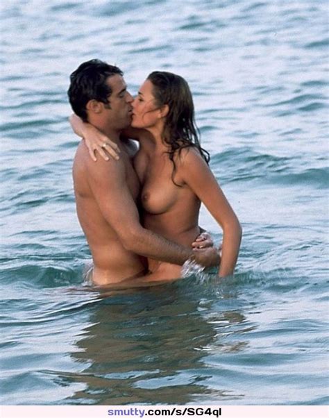Alena Seredova Topless Making Love On The Beach Nude Beach Pic Smutty