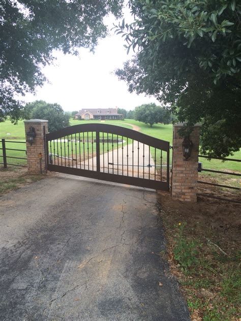 We make both wrought iron style & ranch style driveway gates. My gate | Entrance gates driveway, Driveway entrance ...
