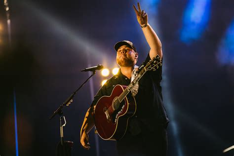 Luke Combs Debuts Six Feet Apart During Livestream Concert Setlistfm