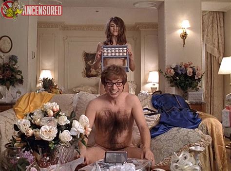 naked elizabeth hurley in austin powers international man of mystery