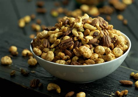 Spicy Mixed Nuts With Raisins Roasted Party Nuts