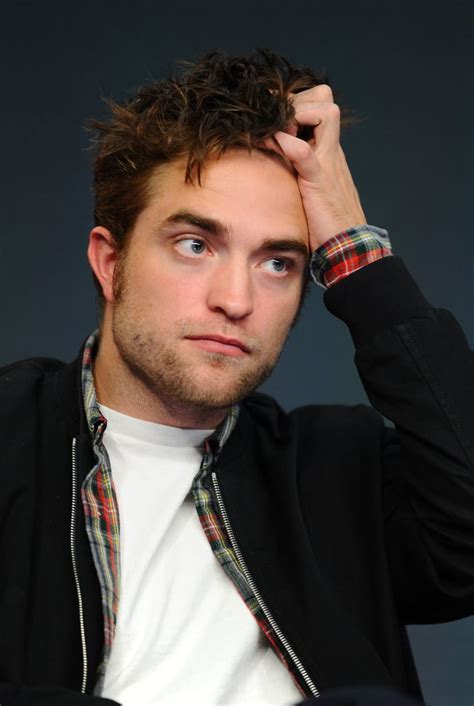 Robert Pattinsons Facial Expressions Popsugar Celebrity
