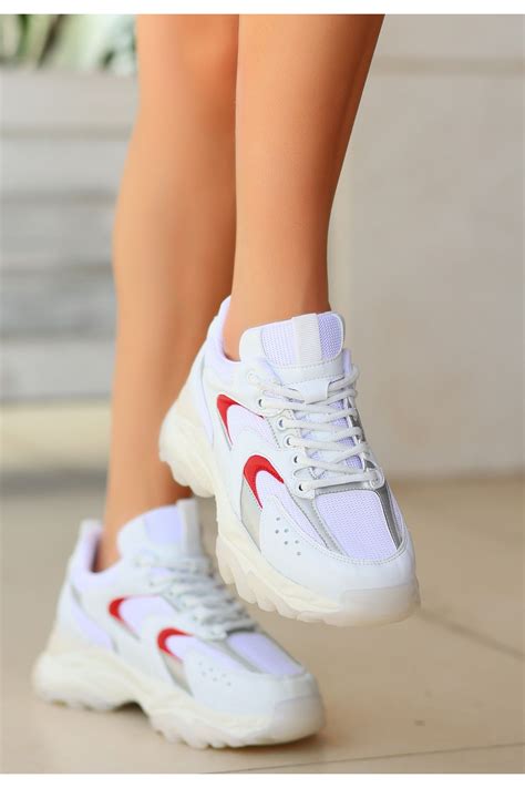 Ejda Beyaz Cilt Kırmızı Detaylı Spor Ayakkabı Tarz Topuklar