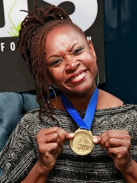 Robin Quivers Tells Howard Stern She Is Cancer Free