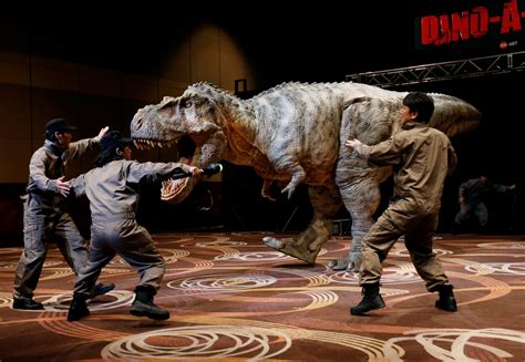 Real Life Jurassic Park Dino A Live With Full Sized Robot Dinosaurs