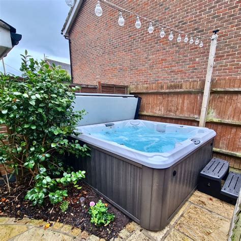 Jacuzzi® J 235™ Hot Tub Mid Level £££ 6 People J 200™ Hot Tub Collection