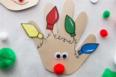 Make this cute and easy handprint reindeer card with your kids or students this christmas! Christmas Handprint Cards - The Best Ideas for Kids